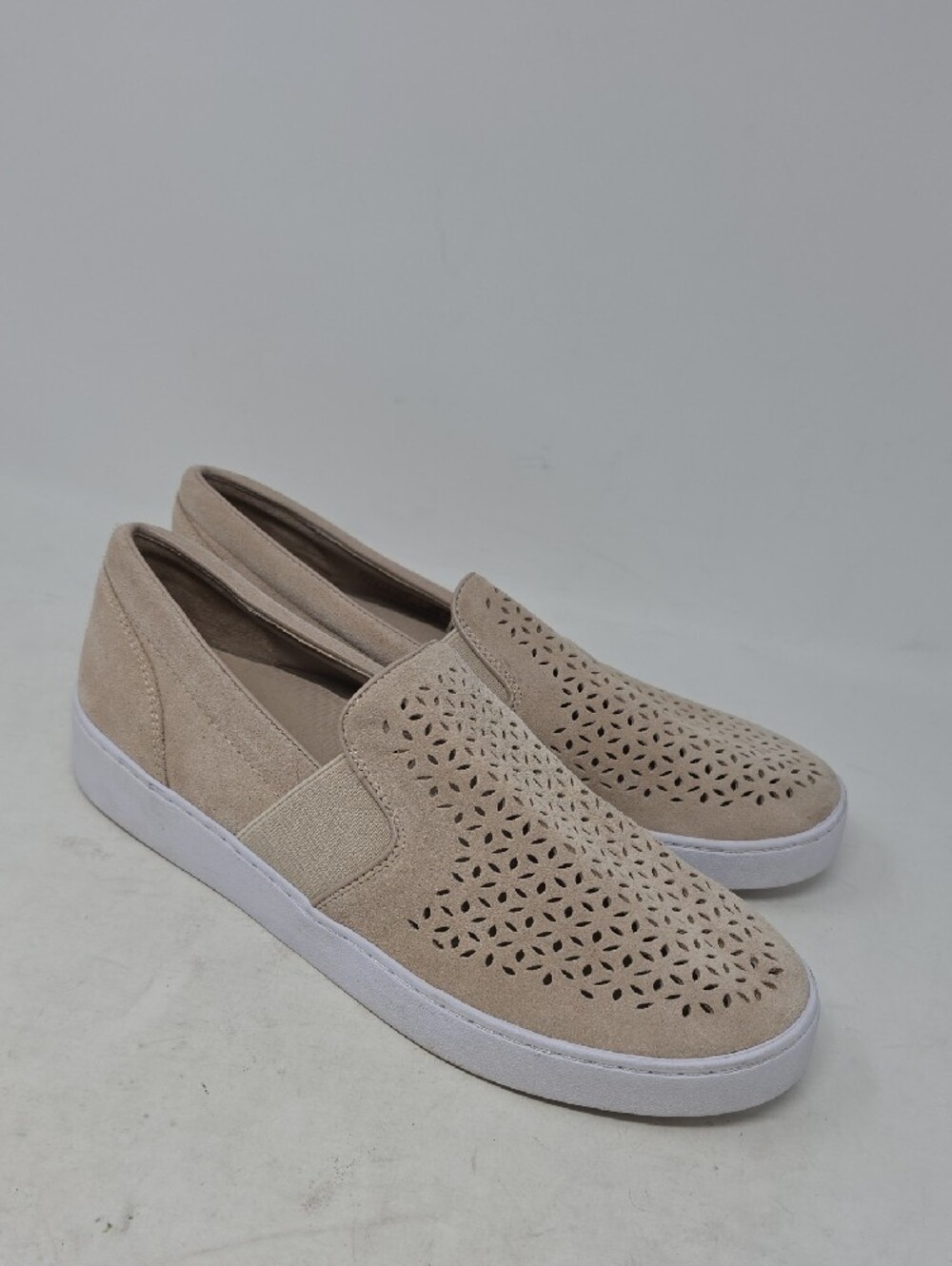 Vionic Kani Beige Laser-Cut Slip-On Flats Size 10 - Picture 3 of 7